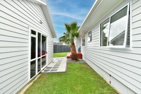 Photo of property in 16 Aitkenhead Court, Parakai, 0830