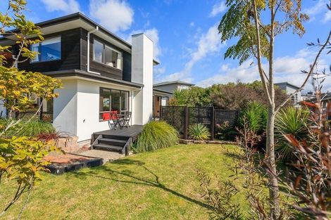 Photo of property in 52 Newbury Place, Schnapper Rock, Auckland, 0632