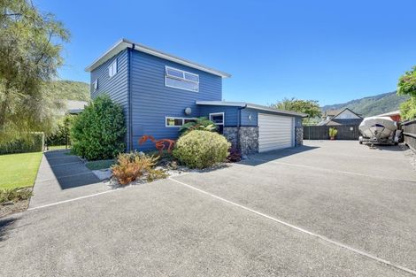 Photo of property in 15 Whitby Close, Waikawa, Picton, 7220