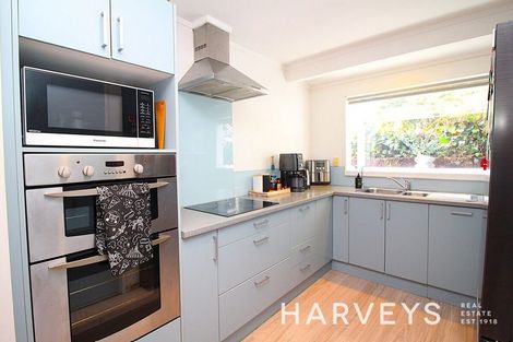 Photo of property in 5 Porter Avenue, Te Atatu South, Auckland, 0610