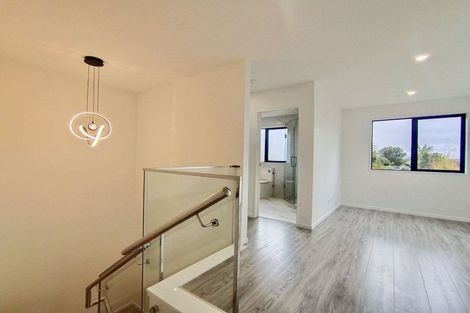 Photo of property in 11 Portadown Avenue, Pakuranga Heights, Auckland, 2010