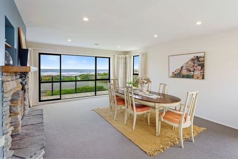 Photo of property in 31 Oratia Street, Waikanae Beach, Waikanae, 5036