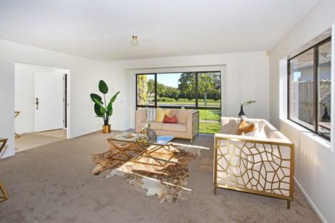 Photo of property in 52 Bob Charles Drive, Golflands, Auckland, 2013