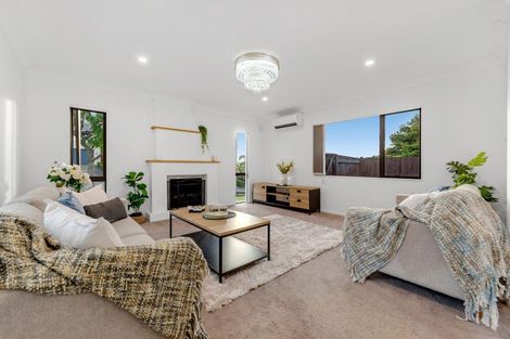 Photo of property in 97 Mt Lebanon Crescent, The Gardens, Auckland, 2105