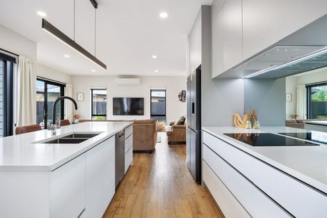 Photo of property in 23 Vogwill Road, Kumeu, 0810
