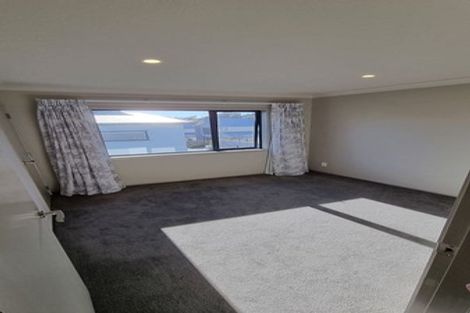 Photo of property in 25 Brindle Way, Newlands, Wellington, 6037