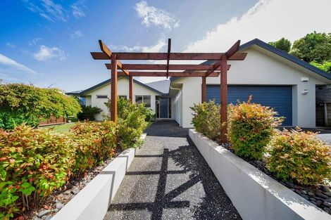 Photo of property in 2 Orlando Close, Frankleigh Park, New Plymouth, 4310
