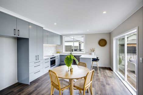 Photo of property in 15 West Place, Greenmeadows, Napier, 4112