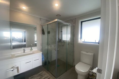 Photo of property in 14 James Elliot Way, Pokeno, 2402