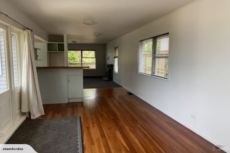 Photo of property in 32 Taupo Street, Green Bay, Auckland, 0604