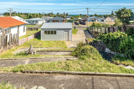 Photo of property in 12 Matai Street, Castlecliff, Whanganui, 4501