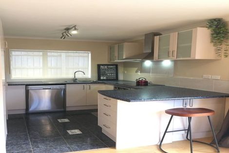 Photo of property in 22 Lynden Avenue, Hillcrest, Auckland, 0627