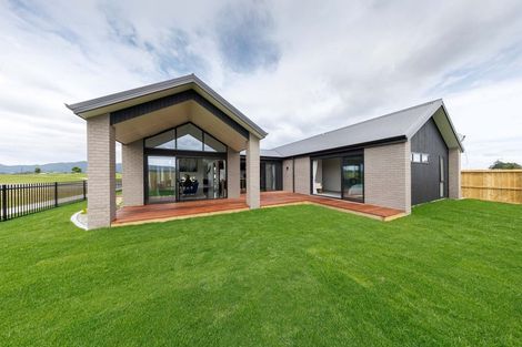 Photo of property in 14 Beveridge Road, One Tree Point, 0118