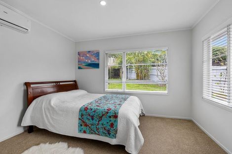 Photo of property in 300 Wairau Road, Glenfield, Auckland, 0629