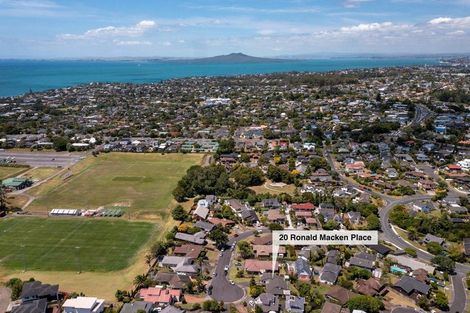 Photo of property in 20 Ronald Macken Place, Windsor Park, Auckland, 0632