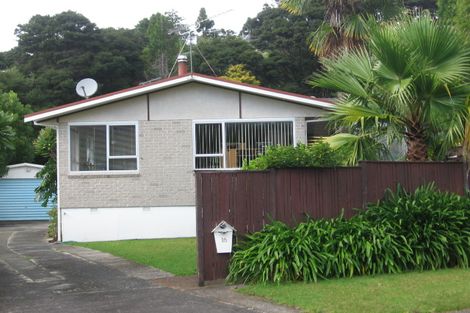 Photo of property in 16 Staincross Street, Green Bay, Auckland, 0604