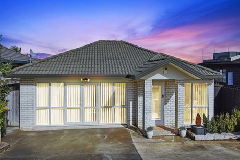 Photo of property in 8 Wairere Road, The Gardens, Auckland, 2105