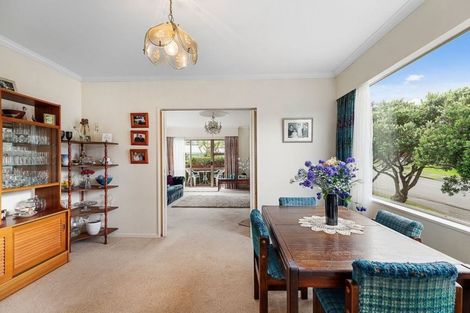 Photo of property in 1 Zande Terrace, Tawa, Wellington, 5028