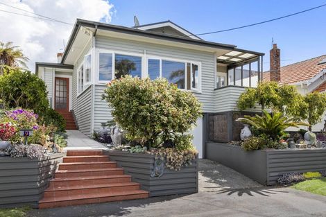 Photo of property in 9 Duders Avenue, Devonport, Auckland, 0624