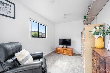 Photo of property in 3 Laredo Grove, Totara Park, Upper Hutt, 5018