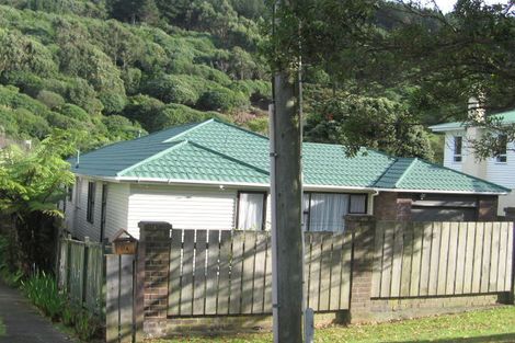 Photo of property in 7 Franklyn Road, Tawa, Wellington, 5028
