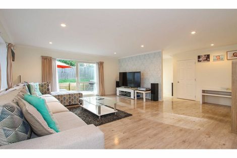 Photo of property in 40 Roberts Road, Glenfield, Auckland, 0629