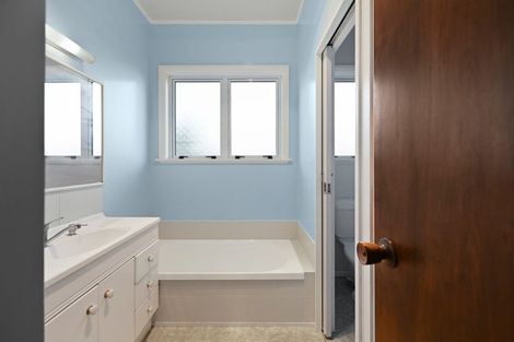 Photo of property in 12 Bains Avenue, Hamilton East, Hamilton, 3216