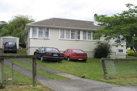 Photo of property in 16 Plumley Crescent, Mangere, Auckland, 2022