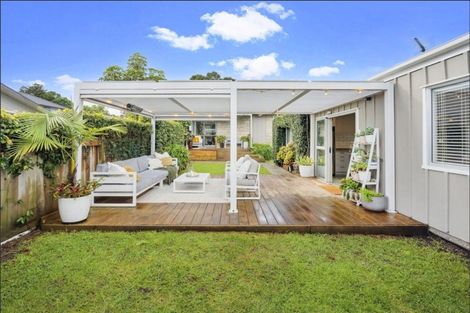 Photo of property in 90 Crawford Avenue, Mangere Bridge, Auckland, 2022