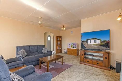 Photo of property in 38 Acacia Street, Kelvin Grove, Palmerston North, 4414