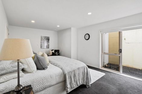 Photo of property in 1/25 Churchill Road, Murrays Bay, Auckland, 0630