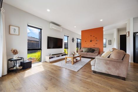 Photo of property in 23 Vogwill Road, Kumeu, 0810