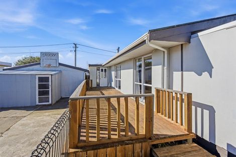 Photo of property in 17 Mortlake Street, Islington, Christchurch, 8042