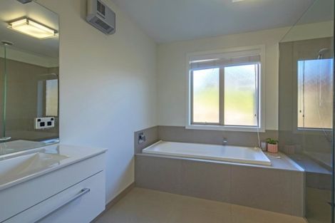 Photo of property in 18 Bevan Place, Wanaka, 9305