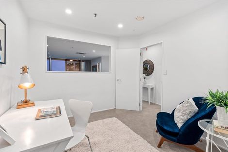 Photo of property in 4b/171 Hurstmere Road, Takapuna, Auckland, 0622