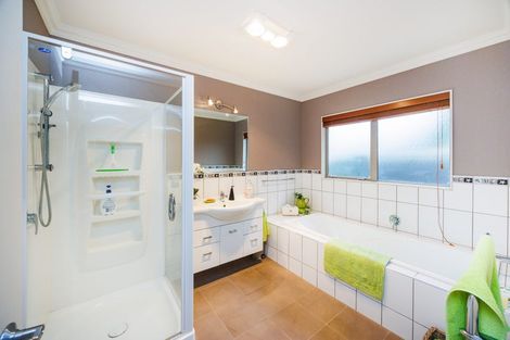 Photo of property in 3 Lourie Way, Fitzherbert, Palmerston North, 4410