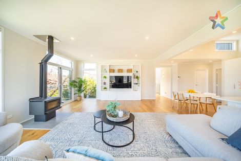 Photo of property in 24 Magnolia Grove, Maungaraki, Lower Hutt, 5010