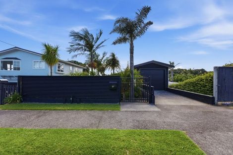 Photo of property in 37 Wairau Road, Oakura, 4314