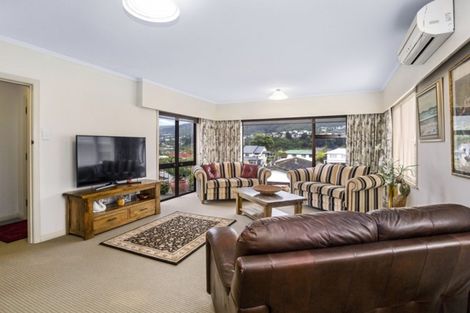 Photo of property in 24 Ranui Terrace, Tawa, Wellington, 5028