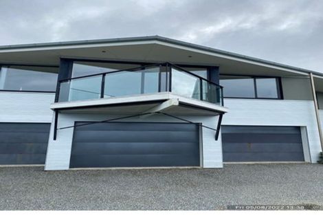 Photo of property in 16 Dungarvan Road, Newlands, Wellington, 6037