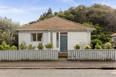 Photo of property in 2 Main Street, Hospital Hill, Napier, 4110