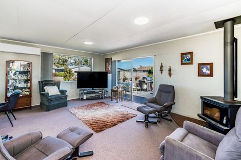 Photo of property in 4 Elder Grove, Paraparaumu, 5032