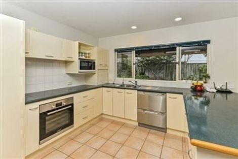 Photo of property in 2/26 Dallinghoe Crescent, Milford, Auckland, 0620