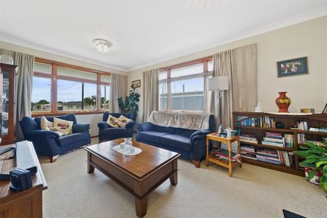 Photo of property in 22 Queenwood Road, Levin, 5510