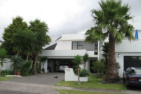 Photo of property in 1/12 Renoir Street, West Harbour, Auckland, 0618