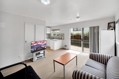 Photo of property in 129 Botany Road, Botany Downs, Auckland, 2010