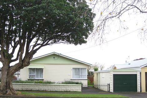 Photo of property in 6 Selwyn Street, Lower Vogeltown, New Plymouth, 4310