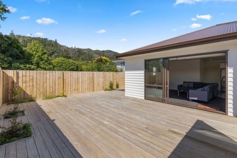 Photo of property in 18b Kairimu Street, Stokes Valley, Lower Hutt, 5019