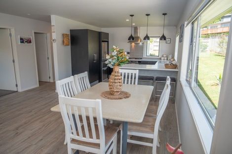 Photo of property in 14 Protea Drive, Cable Bay, 0420