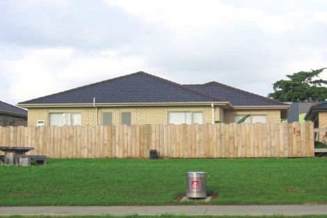 Photo of property in 15 Woodbank Drive, Glen Eden, Auckland, 0602